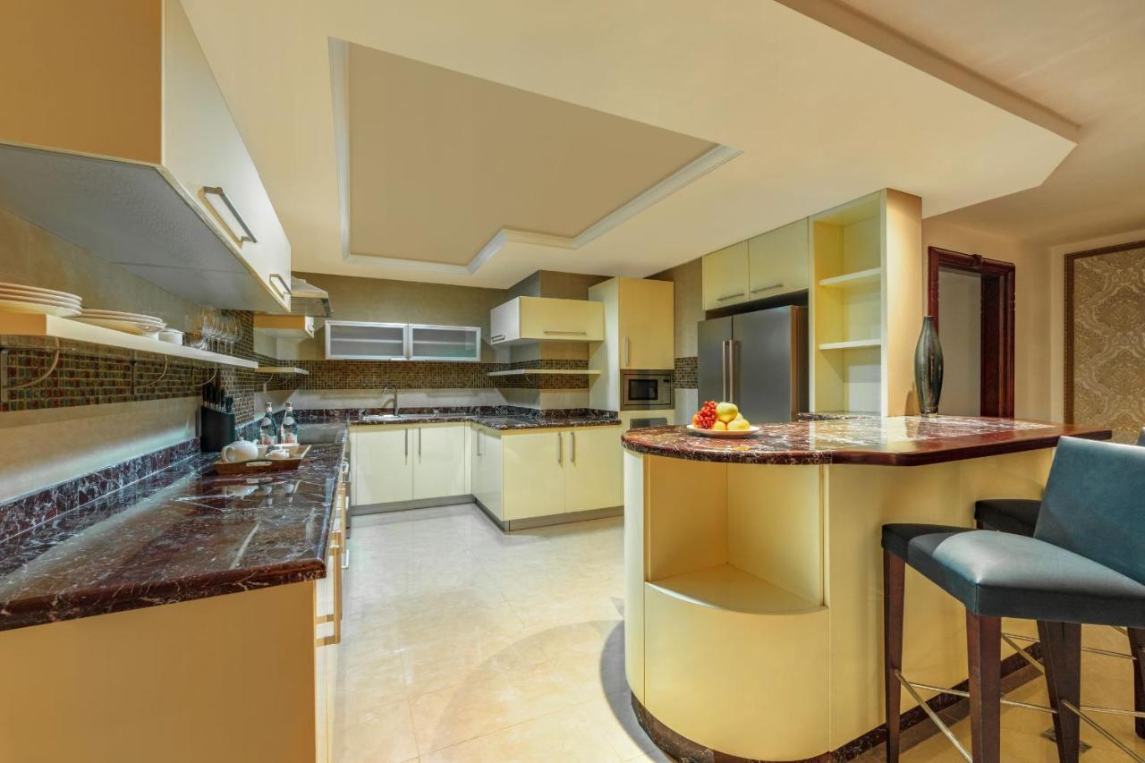 Dusit Hotel & Suites - Ντόχα Εξωτερικό φωτογραφία A kitchen in a private residence