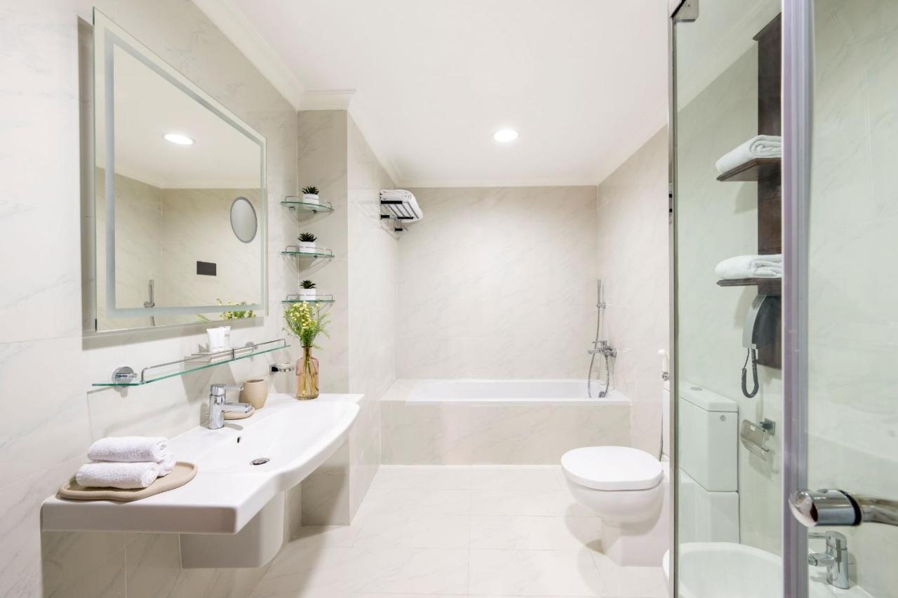 Dusit Hotel & Suites - Ντόχα Εξωτερικό φωτογραφία A modern bathroom