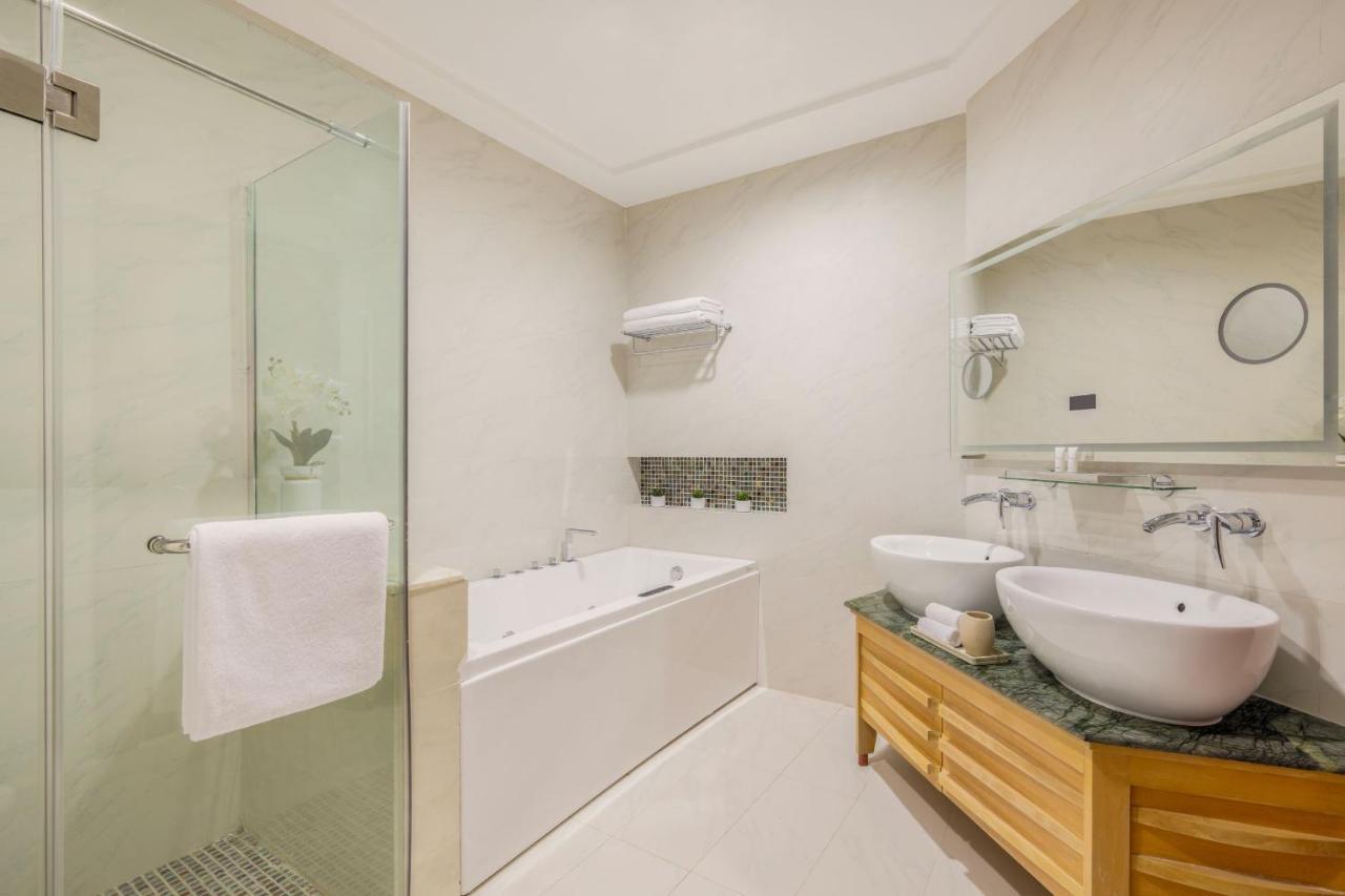 Dusit Hotel & Suites - Ντόχα Εξωτερικό φωτογραφία A modern bathroom