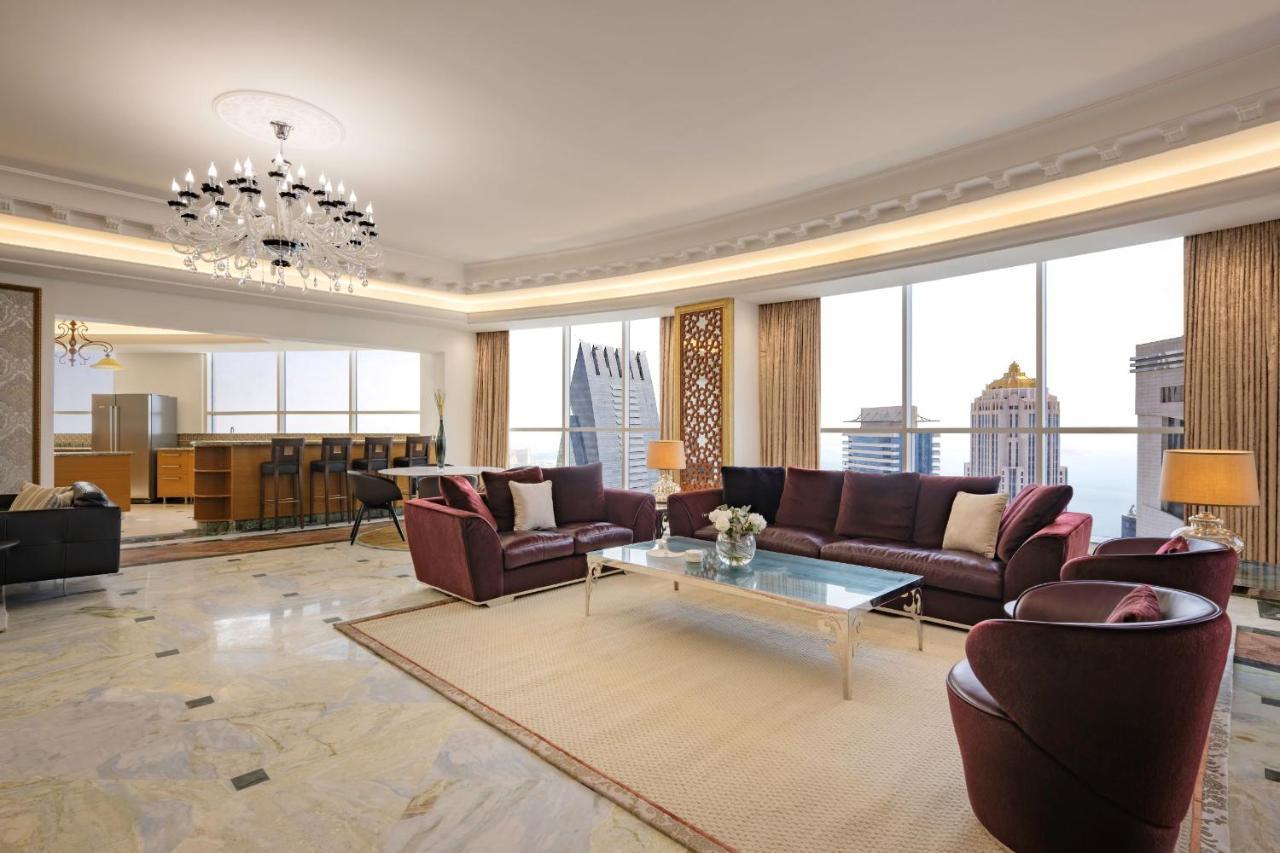 Dusit Hotel & Suites - Ντόχα Εξωτερικό φωτογραφία A living room in a luxury apartment