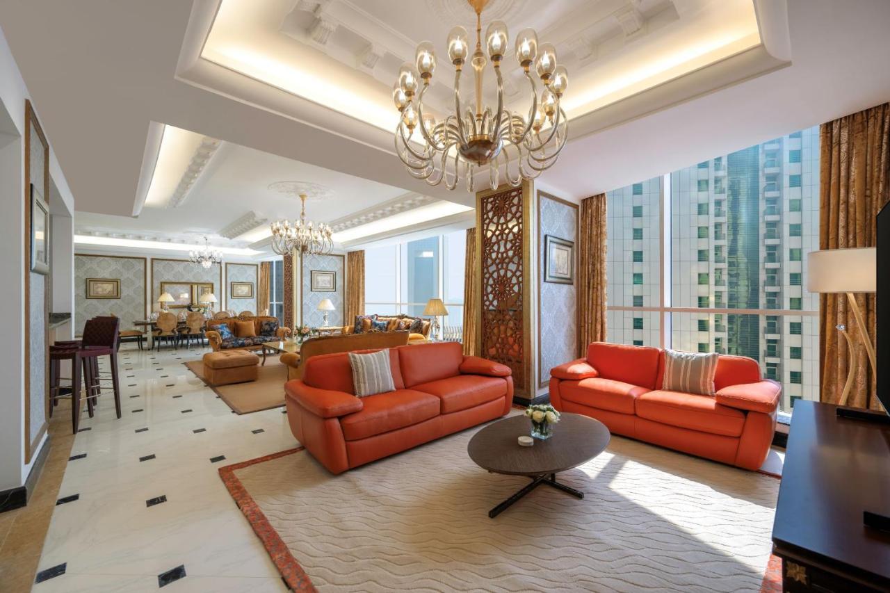Dusit Hotel & Suites - Ντόχα Εξωτερικό φωτογραφία The living room of a suite at the Shangri-La Kuala Lumpur